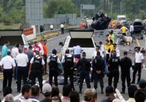 Tanker Protestocuların İçerisine Daldı: